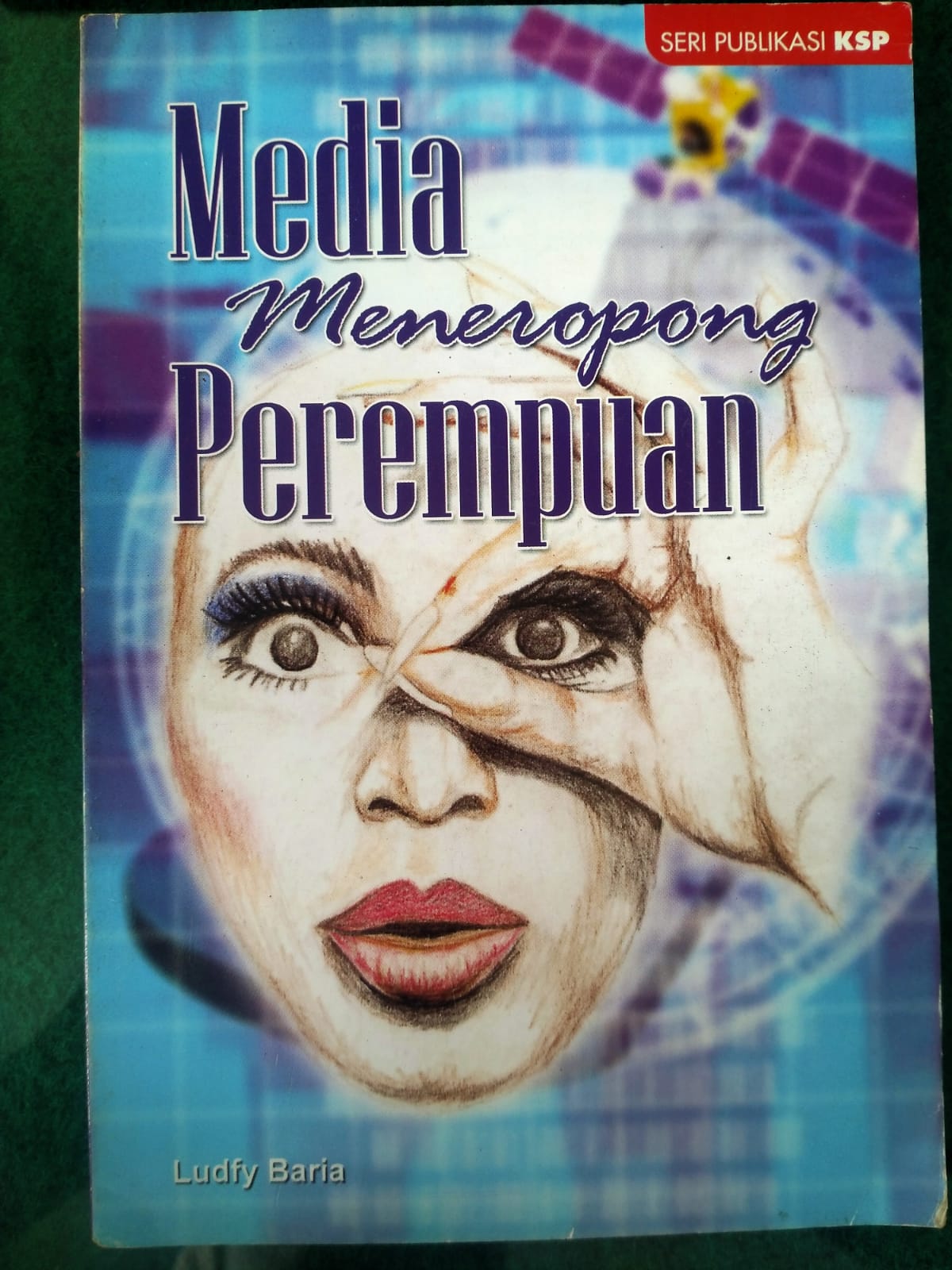 Sampul Media Meneropong Perempuan