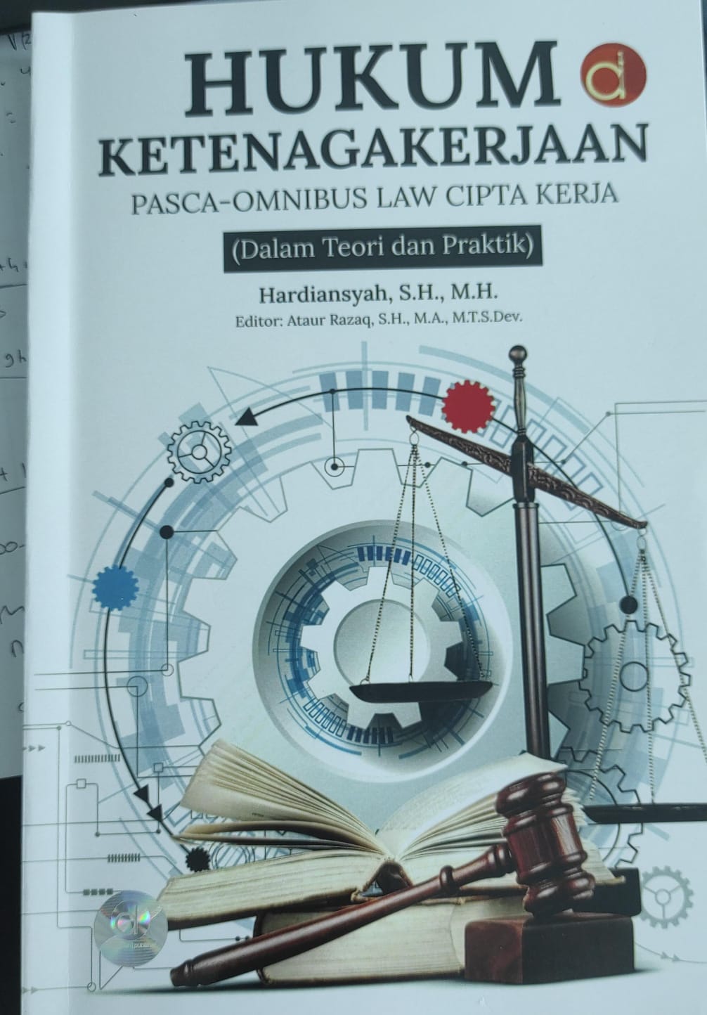 Sampul Hukum Ketenagakerjaan Pasca-Omnibus Law Cipta Kerja (dalam Teori dan Praktik)