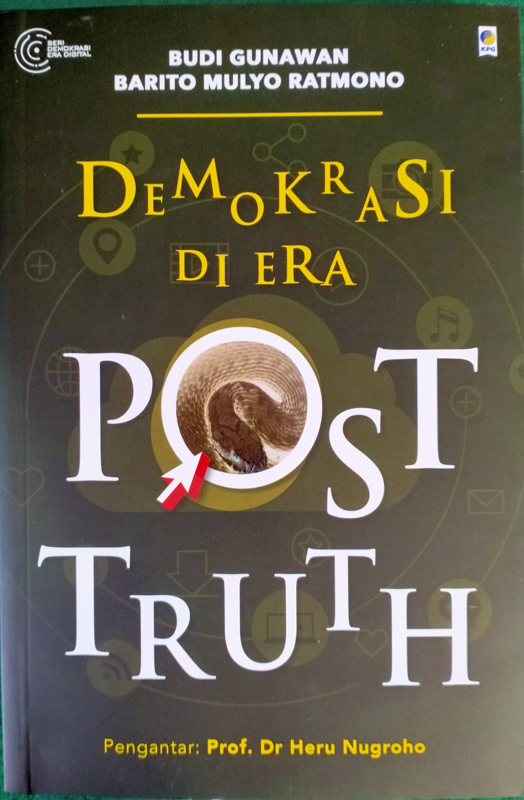 Sampul Demokrasi di Era Post Truth